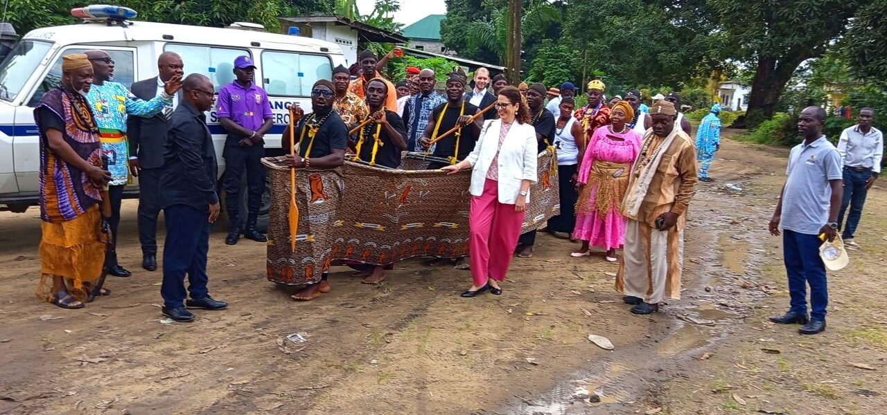 Coopération internationale : Madame l’Ambassadrice de Suisse visite Douala 4